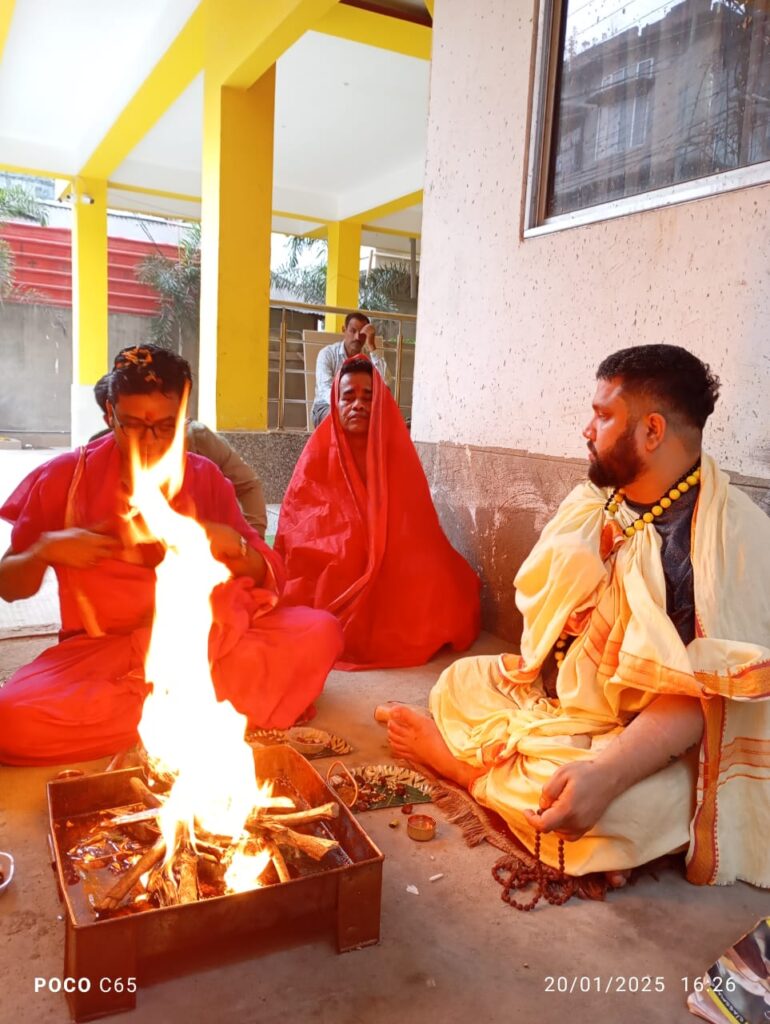 Shree Shree Sudarshini Bagalamukhi Shakti Dham in Guwahati havan